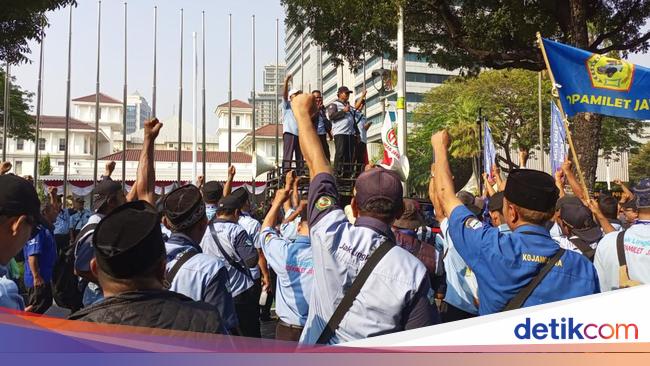 969 Personel Polisi Amankan Demo Sopir JakLingko di Balai Kota