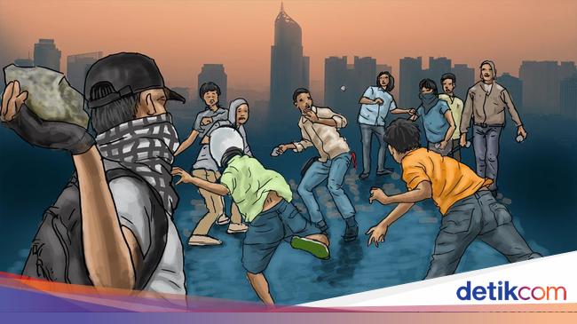 Polantas Tangkap 7 Pelajar Tawuran di Depok, Celurit-Parang Disita