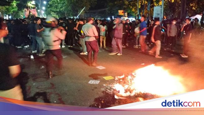 Polisi Beri Ruang, Mahasiswa Tepati Janji Waktu Bubar