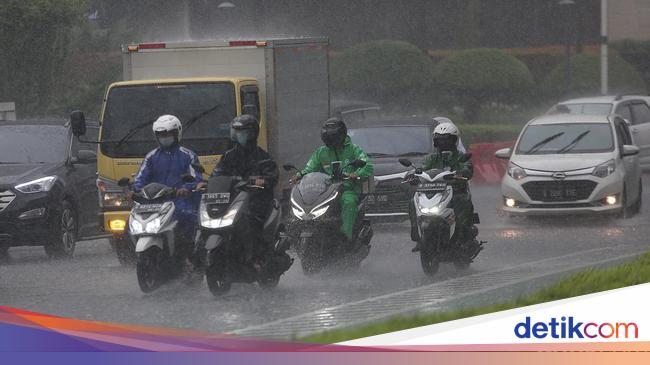 25 Provinsi Diminta Waspada Hujan Lebat Sepekan ke Depan, Mana Saja?