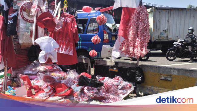 Cerita Pedagang Atribut HUT RI di Pasar Asemka Jakbar, Jualan Sejak Juli