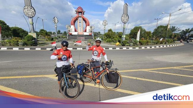 Rayakan HUT ke-79 RI, 2 Pesepeda Gowes dari Surabaya ke IKN