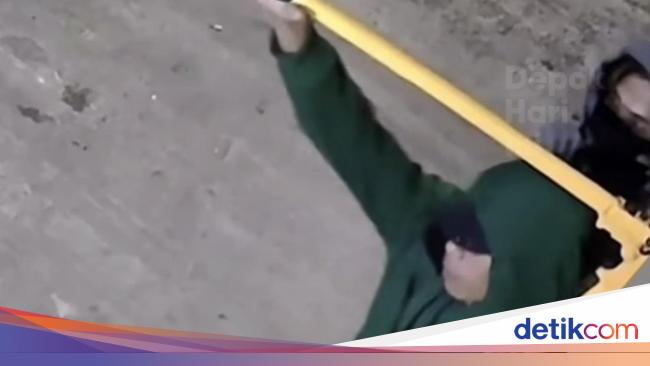 2 Pria Terekam CCTV Bobol Rental PS di Bojongsari Depok, Polisi Selidiki