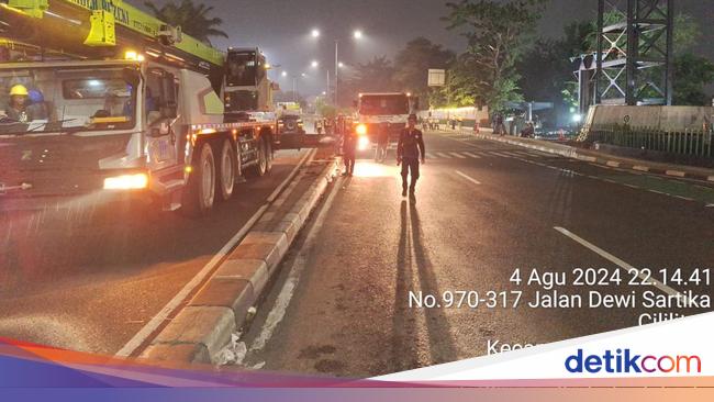 Ada Pemasangan Grider JPO, Lalin Jl Dewi Sartika Dialihkan ke Jl Condet