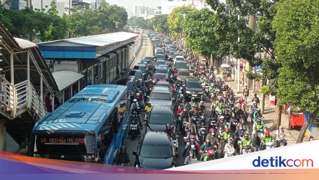 Lalin Mampang Jaksel Kemacetan Parah Menuju Jl Warung Jati Barat Pagi Ini