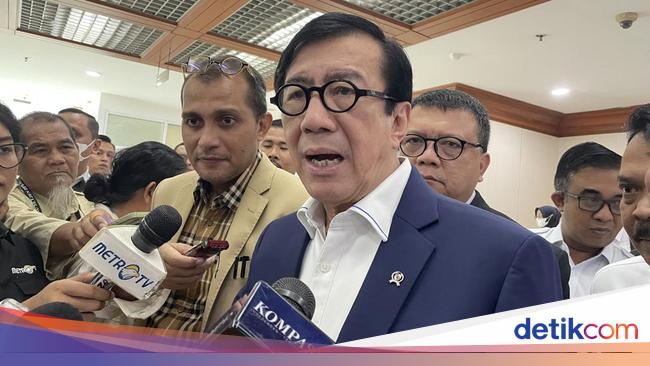 Yasonna Beri Selamat Menkumham Supratman Via Telepon Usai Ketemu Jokowi