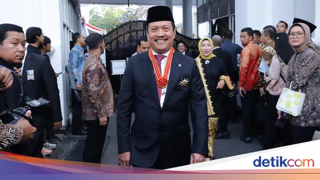 Trenggono Raih Tanda Kehormatan Bintang Mahaputra dari Jokowi