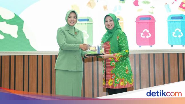 Pegadaian & Persit KCK PCBS Kopassus Kolaborasi Luncurkan Bank Sampah