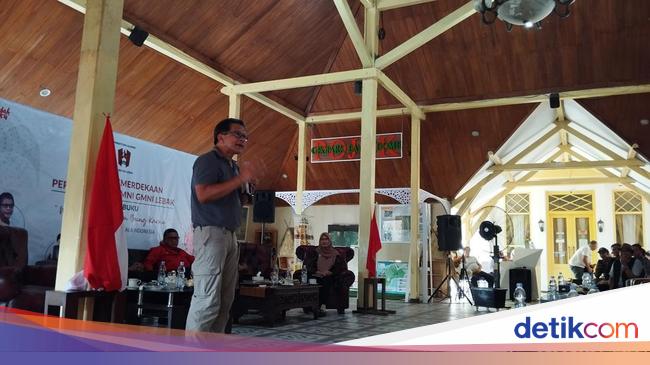 Saat Rocky Gerung Sindir ‘Bau Kolonial’ hingga Bahas Senyum Megawati