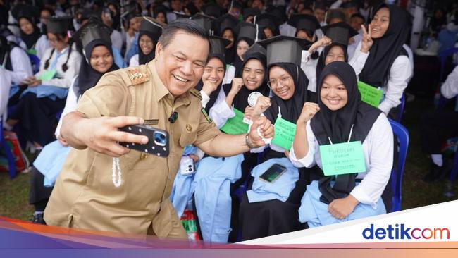 Kaji Bantuan UKT, Pj Gubernur Riau Harap Bisa Wujudkan Uang Kuliah Gratis