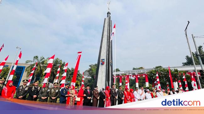 Peringati HUT Ke-79 RI, Warga Bogor Doa Lintas Agama di Tugu Kujang