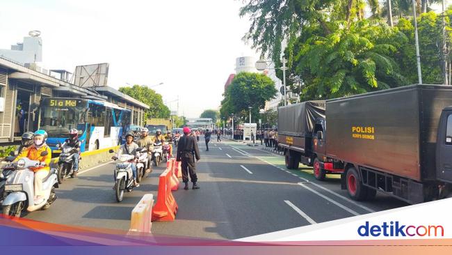 Pendaftaran Paslon Pilgub DKI, Jalan Salemba Depan KPU Ditutup