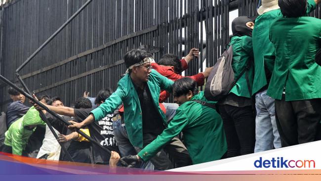 Kata Polisi soal Pagar Gedung DPR dan Halte Rusak Usai Demo