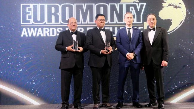 Bank Mandiri meraih penghargaan Indonesia's Best Bank dan Indonesia's Best Bank for Corporates pada ajang Euromoney Award for Excellence 2024 di Singapura.