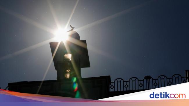 Kemenag soal Running Text Azan Magrib Saat Misa Paus: di Masjid Tetap Boleh