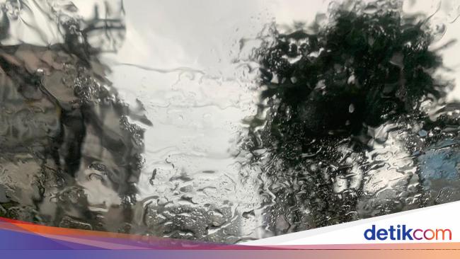 Depok Diguyur Hujan Disertai Petir Siang Ini