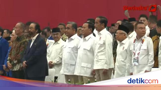 Saat Jokowi ‘Kembaran’ Outfit dengan Prabowo di Rapimnas Gerindra