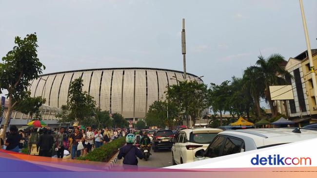 Lalin Sekitar JIS Mulai Macet Jelang Konser Hari ke-2 Bruno Mars