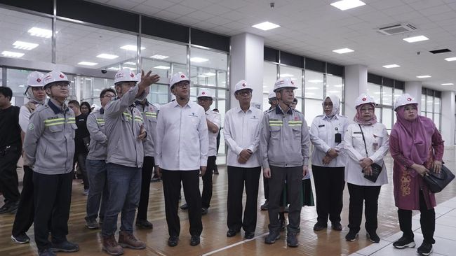 Menteri Investasi/Kepala BKPM, Rosan Roeslani, meninjau proyek PT LCI senilai Rp59,37 triliun di Cilegon yang akan mulai produksi pada Maret 2025.