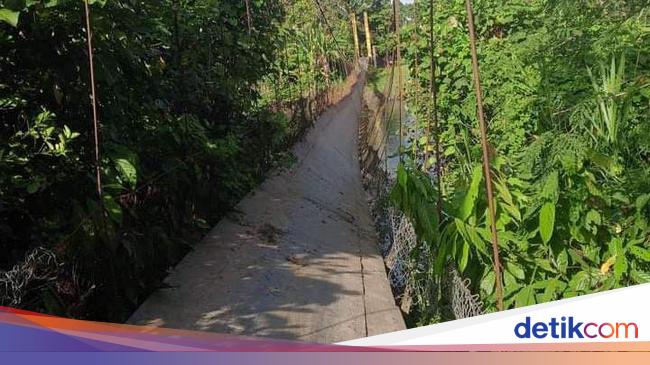 6 Pemotor di Sulsel Jatuh ke Sungai Akibat Jembatan Gantung Putus