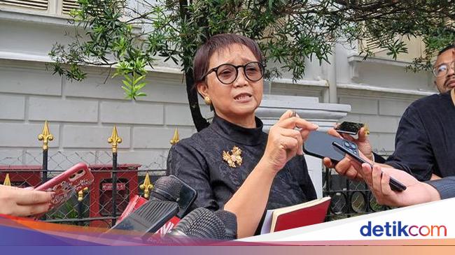 Menlu Ungkap Paus Fransiskus Puji Sikap Jokowi Kenalkan Presiden Terpilih