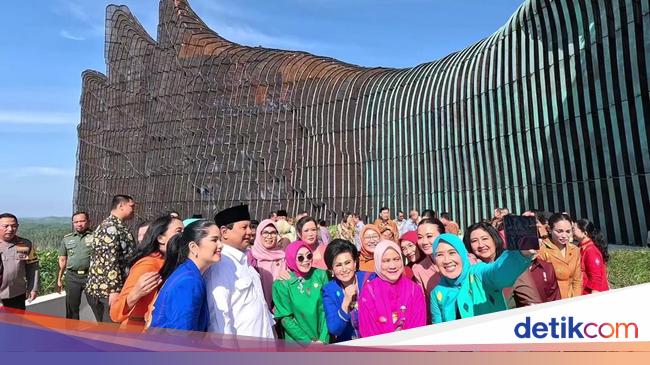 Momen Prabowo Selfie Bareng Iriana-Wury dan Ibu-ibu di IKN