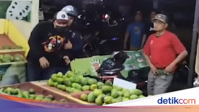 10 Anggota Ormas Diamankan di Kasus Pengeroyokan Pedagang Buah di Jakbar