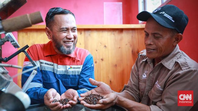 PT Pertamina Hulu Kalimantan Timur membantu kelompok petani kopi lokal di Prangat Baru Kutai Kartanegara, membangun daerah itu jadi kawasan eduwisata.