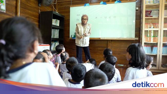 Dwi Sulistia Ningsih, Perangi Buta Huruf di Kampung Halaman