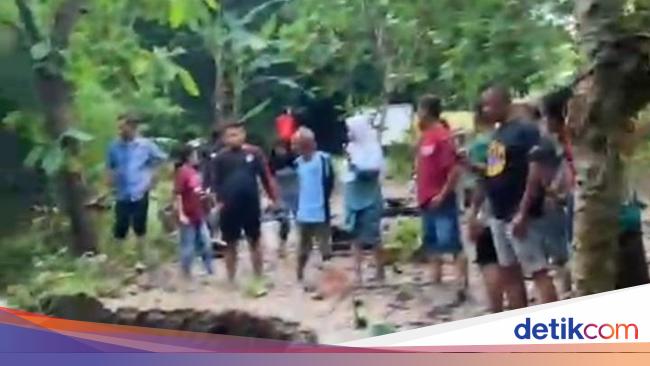 Puluhan Makam di Madiun Direlokasi Akibat Tergenang Banjir