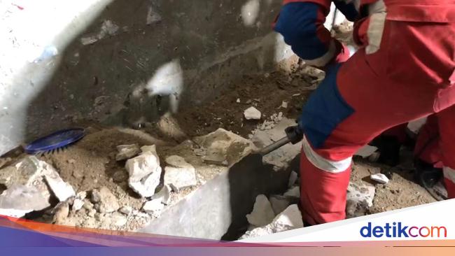 3 Jam Lamanya Pembongkaran Coran Lokasi Jasad Bos Ruko di Jaktim Ditimbun