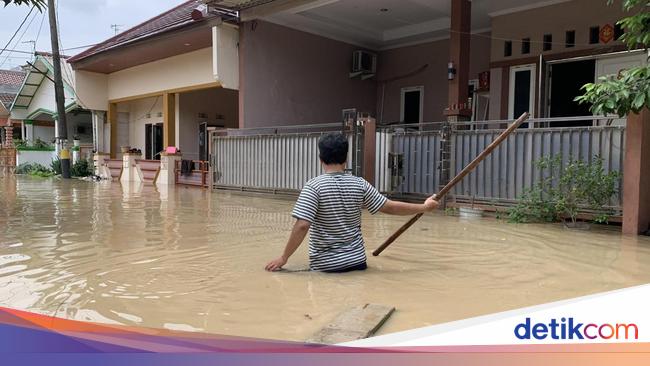 Cerita Warga Bekasi Rumahnya Terendam Banjir 1 Meter Seperti Tahun 2020