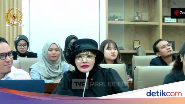 Komisi VI DPR Undang BPKN hingga ‘Doktif’, Anggota Langsung Protes Topeng