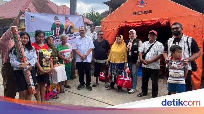 Legislator Gerindra Kunjungi Korban Kebakaran Medan, Bantu Sembako-Pakaian