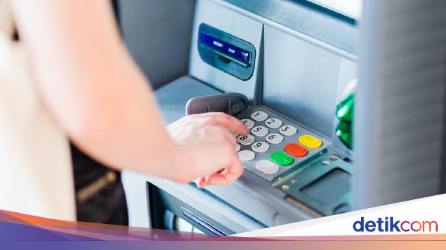 Maling Bobol ATM di Bogor Usai Jebol Plafon Minimarket, Rp 150 Juta Raib