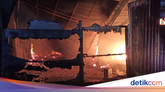 Gudang Mebel di Tangsel Kebakaran, Kerugian Capai Rp 200 Juta