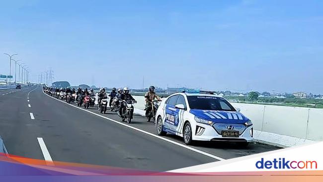 3 Fakta Ratusan Motor Masuk Tol Dikawal Polisi Saat Banjir Bekasi