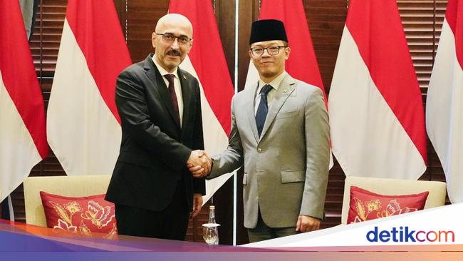 Menlu Sugiono Terima Kunjungan Dubes Tajikistan, Bahas Kerja Sama Ekonomi