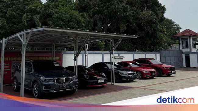 Penampakan Deretan Mobil Mewah Milik Tersangka Kasus Investasi Bodong Net89