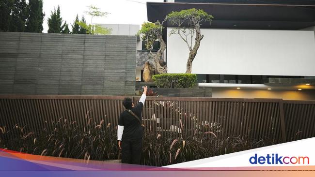 Barang-barang Ini Disita KPK dari Rumah Ridwan Kamil