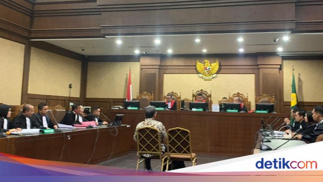 Charles Sitorus Didakwa Perkaya 9 Perusahaan Swasta di Kasus Impor Gula