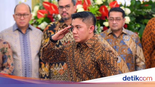 Kenaikan Pangkat Seskab Teddy Tuai Kritikan