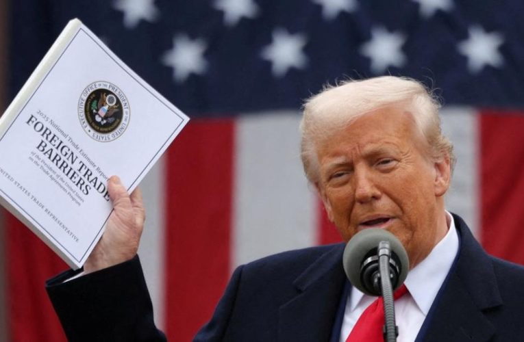 Balas Beijing, Trump Naikkan Tarif Impor China Jadi 125 Persen