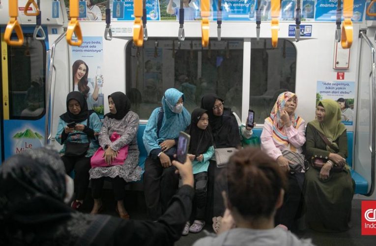 Daftar 15 Golongan yang Gratis Naik Transjakarta, MRT dan LRT