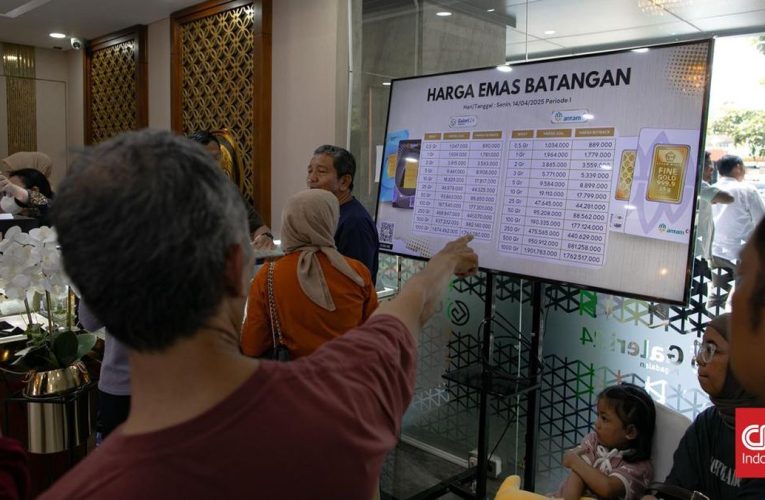 Antrean Mengular Para Pemburu Emas: Rela Datang dari Subuh
