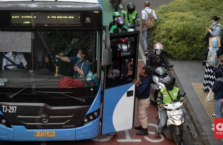 Penumpang Perempuan Gratis Naik LRT, MRT, Transjakarta Hari Ini