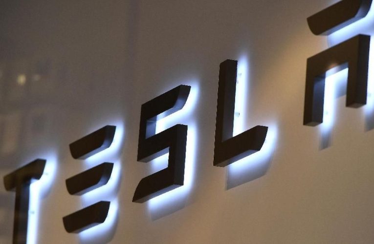 Tesla Bantah Direksi Cari Pengganti Elon Musk sebagai CEO
