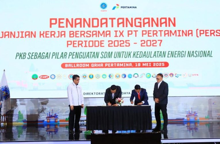 Menaker Saksikan Penandatanganan PKB IX 2025-2027 Pertamina dan FSPBB