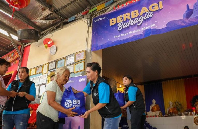 BRI Peduli Salurkan 1.000 Paket Sembako Sambut Hari Raya Waisak