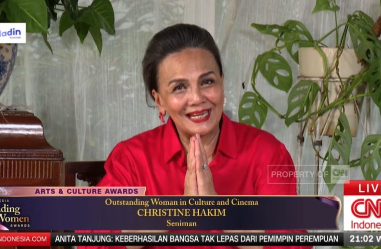 Christine Hakim Dianugerahi Outstanding Woman in Culture and Cinema